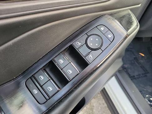 Used 2025 Nissan Rogue S FWD image 13