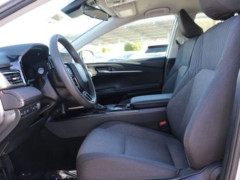 Used 2025 Toyota Camry LE image 10