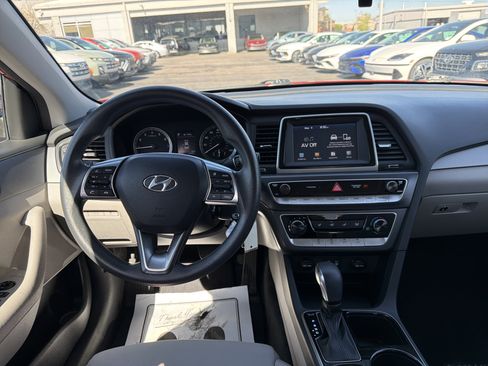Used 2018 Hyundai Sonata SE FWD image 10