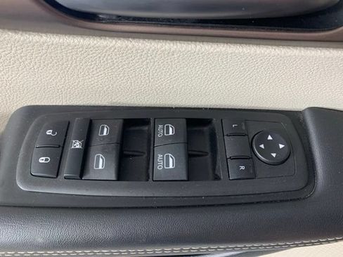 Used 2023 Chrysler Voyager LX FWD image 36