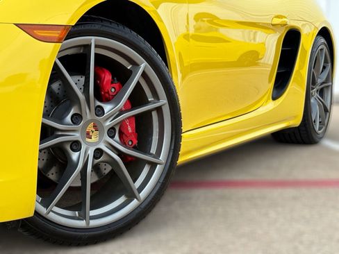 Used 2021 Porsche 718 Boxster S image 11