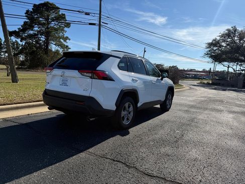 Used 2025 Toyota RAV4 XLE AWD/4WD image 8