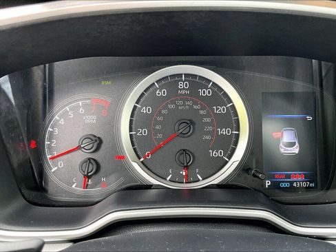 Used 2022 Toyota Corolla SE w/ SE Preferred Package FWD image 8