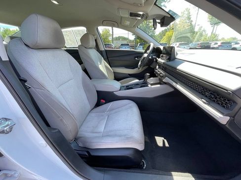 Used 2025 Honda Accord LX image 32