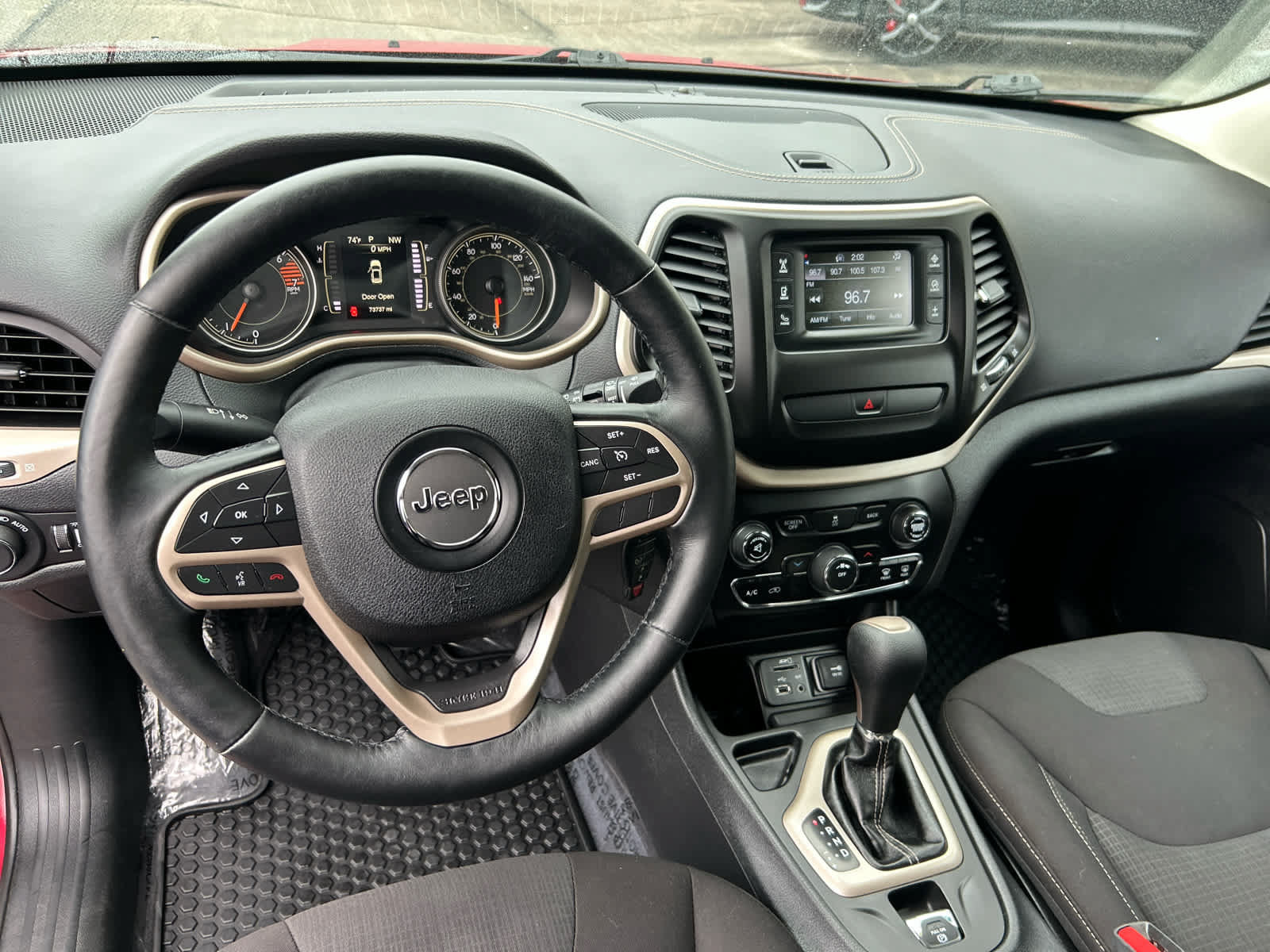 Used 2017 Jeep Cherokee Latitude w/ Cold Weather Group FWD image 13