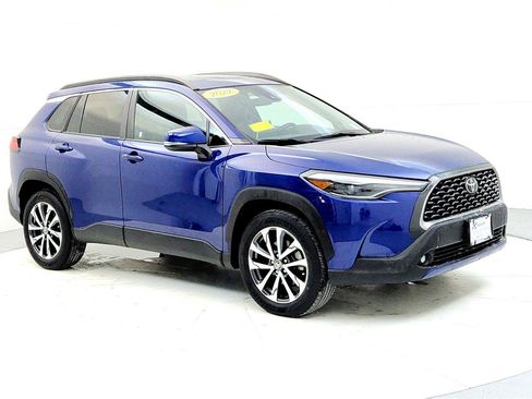 Certified 2022 Toyota Corolla Cross XLE image 7