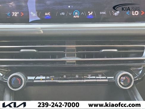 Used 2025 Chevrolet Traverse LT FWD image 20