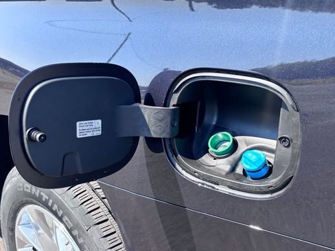 New 2025 Chevrolet Suburban Premier w/ Sun And Tow Package image 8