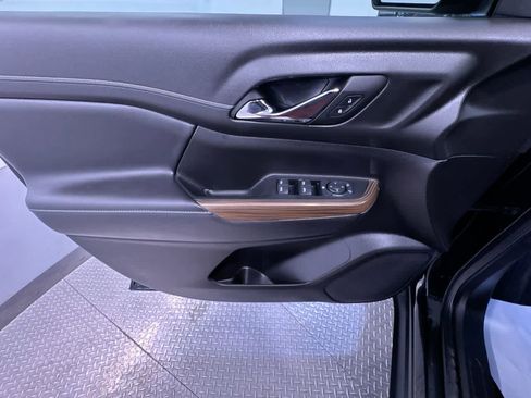 Used 2023 GMC Acadia SLE w/ Elevation Edition image 12