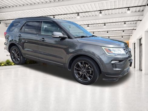 Used 2018 Ford Explorer XLT w/ Equipment Group 202A FWD image 1