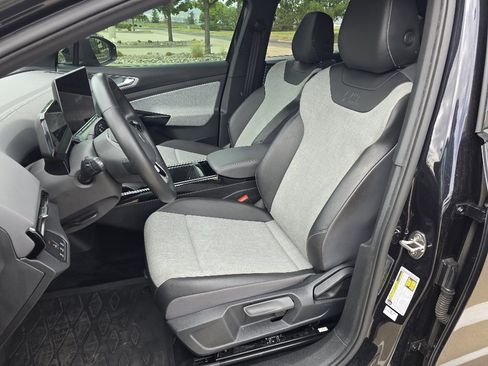 Used 2024 Volkswagen ID.4 Pro AWD/4WD image 14