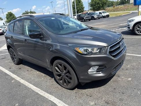 Used 2017 Ford Escape SE w/ Equipment Group 201A AWD/4WD image 2
