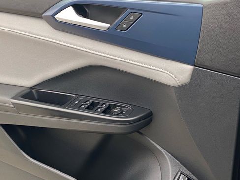 Certified 2024 Volkswagen Taos SE image 20