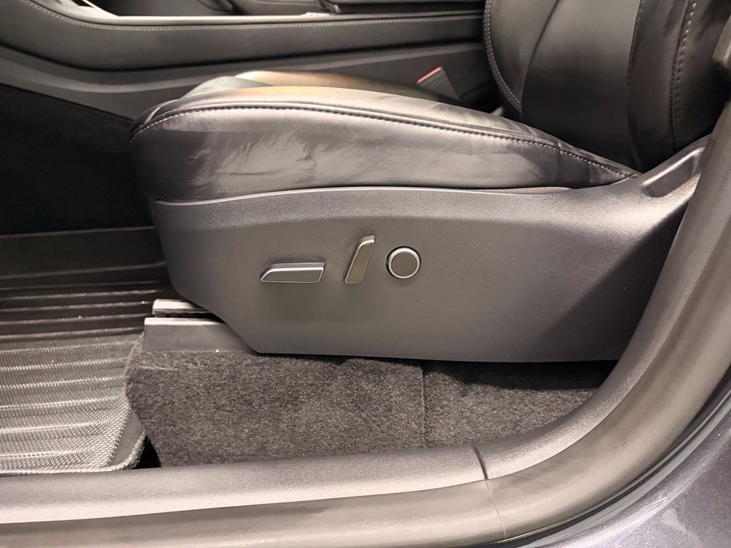 Used 2024 Tesla Model Y Long Range AWD/4WD image 16