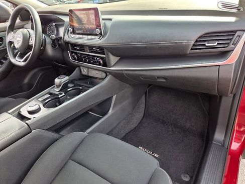 Used 2023 Nissan Rogue S image 17