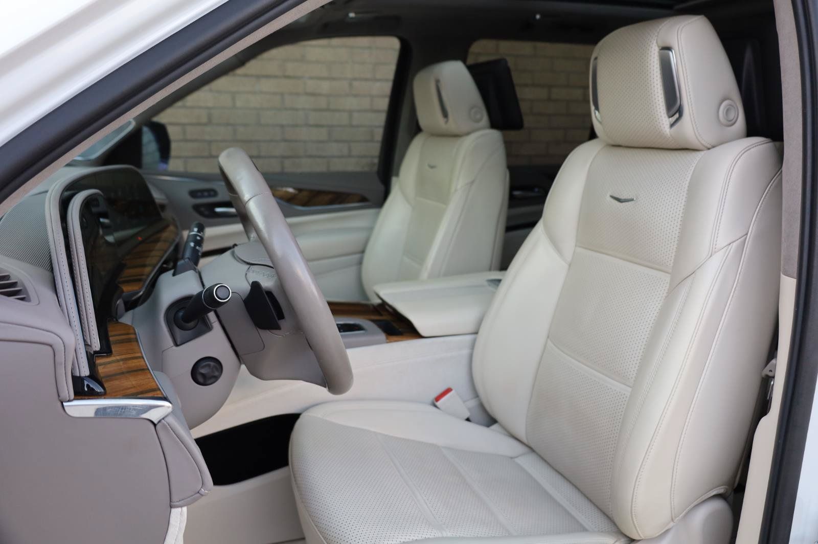 Used 2021 Cadillac Escalade Premium Luxury Platinum w/ LPO, Floor Liner Package AWD/4WD image 20