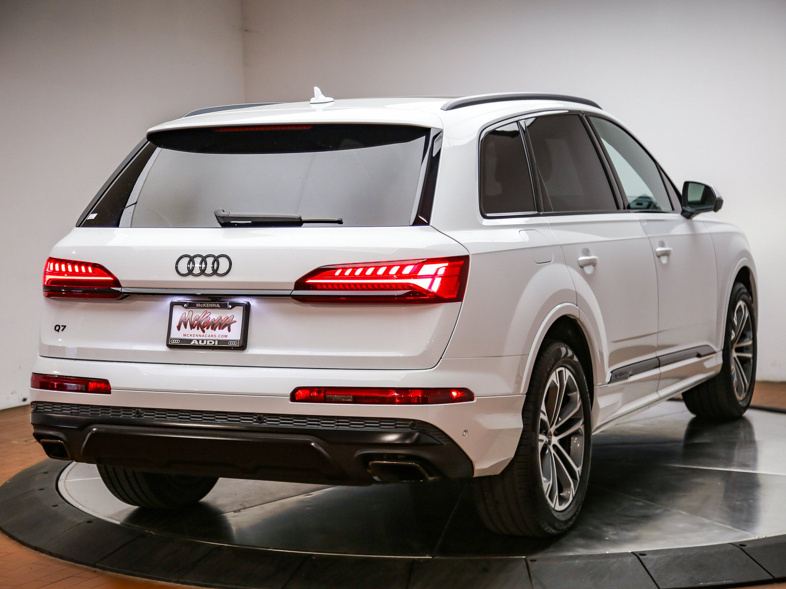 Certified 2025 Audi Q7 2.0T Premium Plus w/ Premium Plus Package AWD/4WD image 7