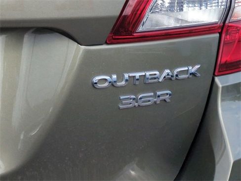 Used 2017 Subaru Outback 3.6R Limited image 13