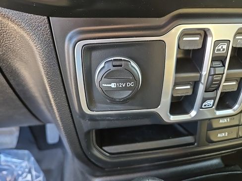 Used 2018 Jeep Wrangler Unlimited Sahara image 44