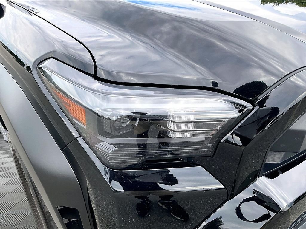 Used 2025 Toyota 4Runner SR5 AWD/4WD image 33