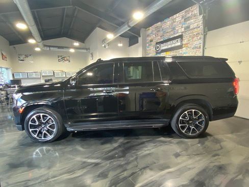 Used 2022 Chevrolet Suburban RST w/ Luxury Package AWD/4WD image 4