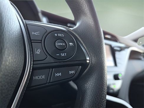 Used 2020 Toyota Camry LE image 26