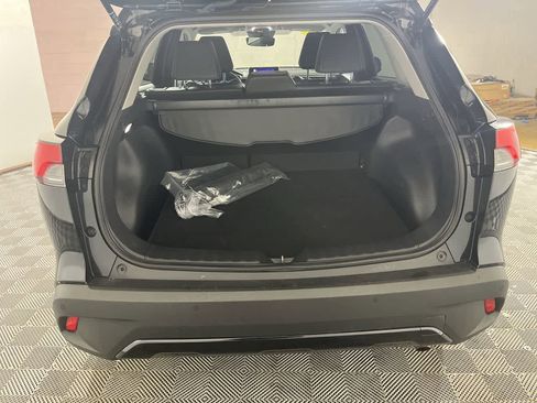 Used 2025 Toyota Corolla Cross XLE image 28