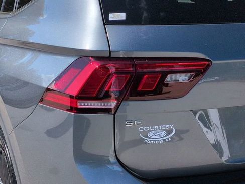 Used 2023 Volkswagen Tiguan SE w/ Panoramic Sunroof Package image 13