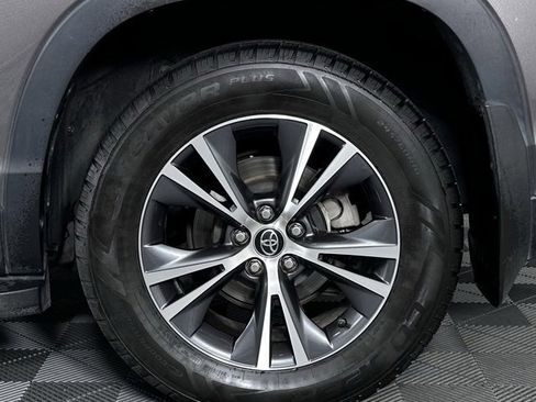 Used 2016 Toyota Highlander XLE image 12