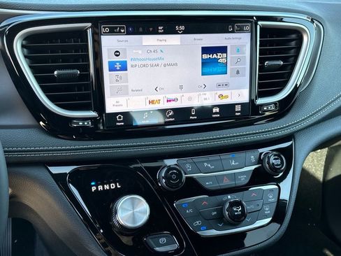 New 2026 Chrysler Pacifica Select image 13