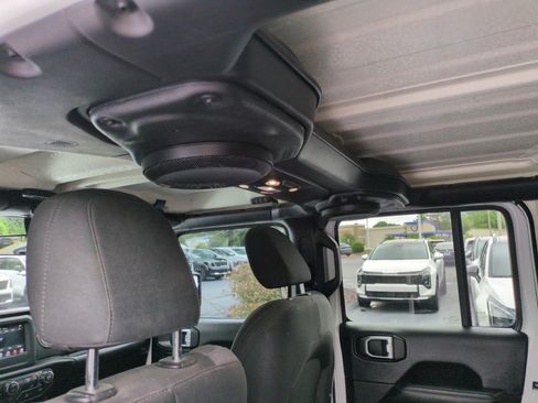 Used 2019 Jeep Wrangler Unlimited Sahara AWD/4WD image 23
