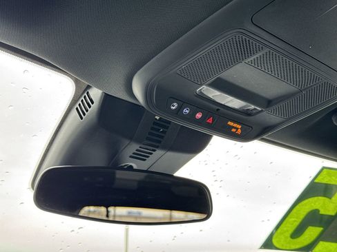 Used 2025 GMC Acadia Elevation image 27