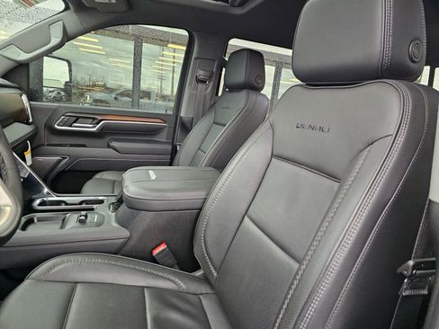 Used 2025 GMC Sierra 3500 Denali w/ Denali Reserve Package image 18