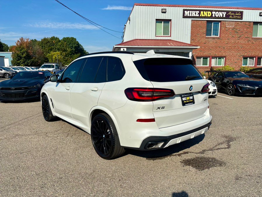 Used 2022 BMW X5 xDrive40i w/ M Sport Package AWD/4WD image 6