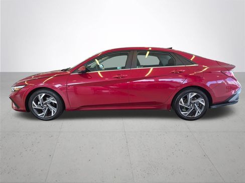 Used 2025 Hyundai Elantra SEL FWD image 11