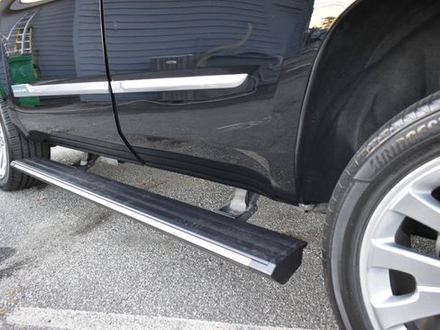 Used 2018 Cadillac Escalade Premium Luxury image 49