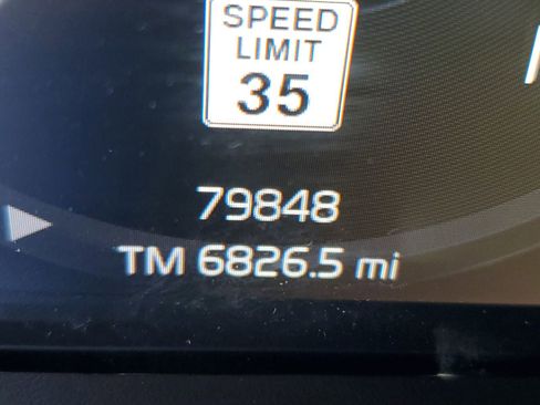 Used 2022 Volvo XC40 T5 Momentum image 15