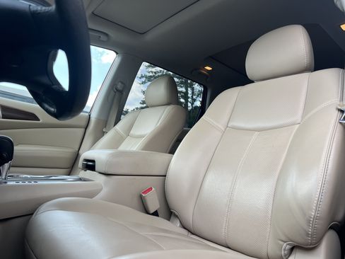 Used 2019 Nissan Pathfinder Platinum FWD image 3