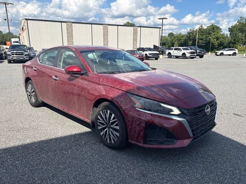Used 2023 Nissan Altima 2.5 SV w/ SV Premium Package AWD/4WD image 11