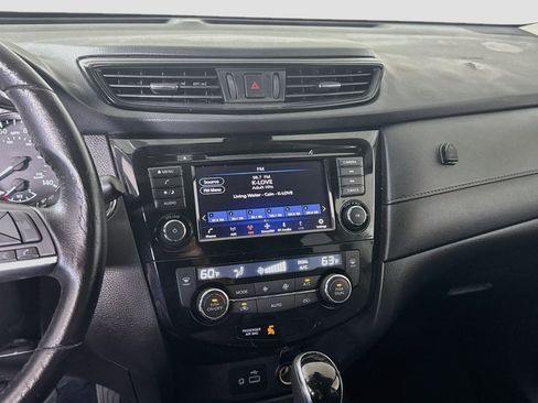 Used 2020 Nissan Rogue SV AWD/4WD image 18