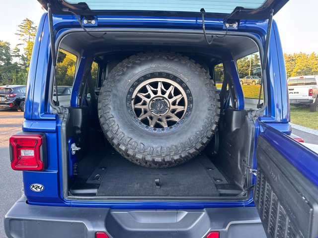 Used 2018 Jeep Wrangler Unlimited Sahara w/ Dual Top Group AWD/4WD image 16