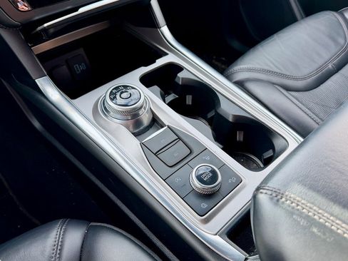 Used 2020 Ford Explorer Platinum w/ Premium Technology Package image 28