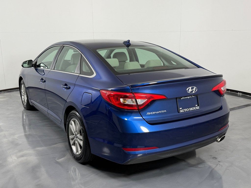 Used 2015 Hyundai Sonata SE w/ Option Group 09 FWD image 7