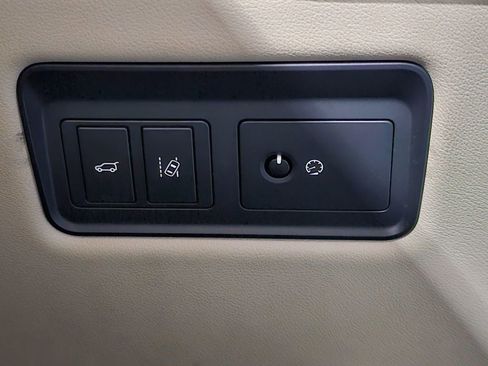 Used 2017 Land Rover Range Rover Sport HSE image 19