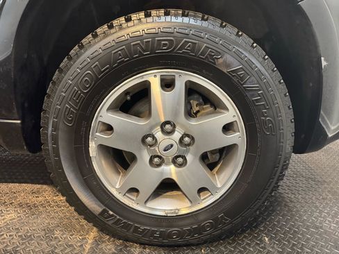 Used 2005 Ford Escape Limited image 24