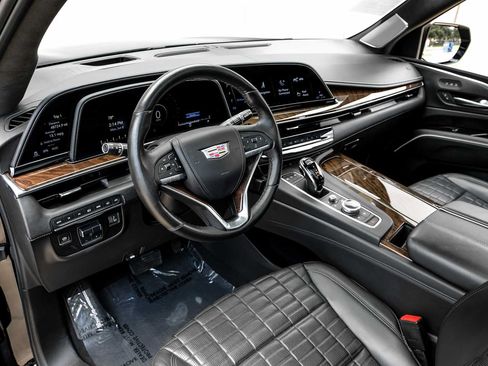 Used 2021 Cadillac Escalade Sport Platinum AWD/4WD image 3