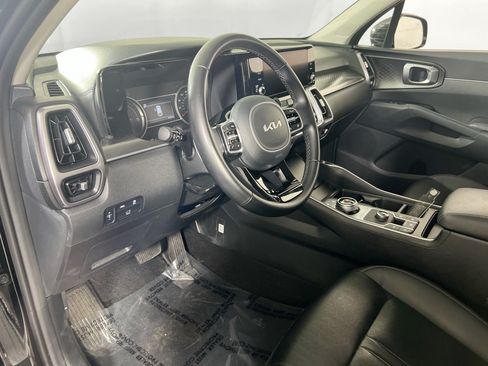 Used 2023 Kia Sorento EX AWD/4WD image 9