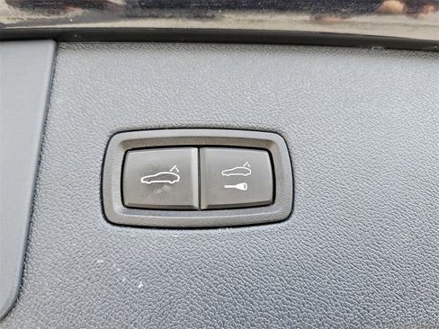 Used 2022 Porsche Cayenne image 32