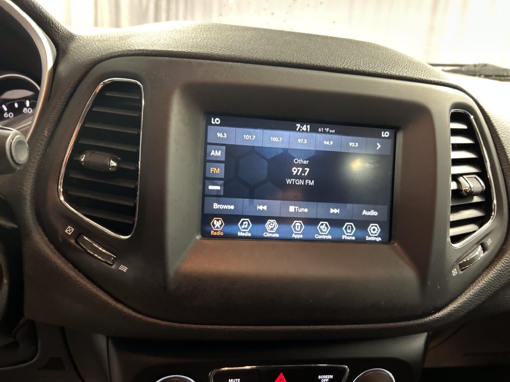 Used 2019 Jeep Compass Latitude w/ Cold Weather Group AWD/4WD image 15