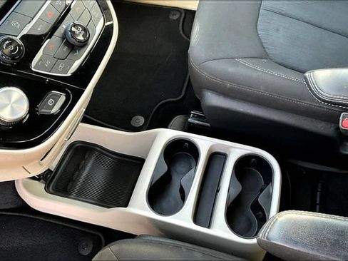 Used 2022 Chrysler Voyager LX FWD image 18